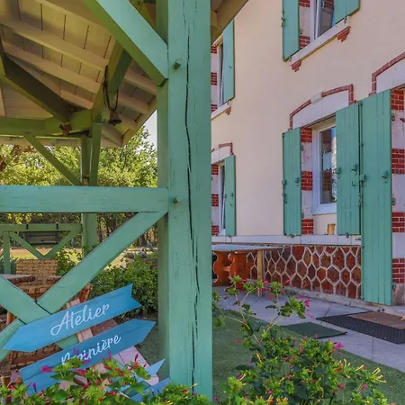 بيت للعطل Traditional In The Heart Of Forest Trensacq